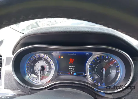 2018 Chrysler 300 Touring L из США, поврежденный, VIN 2C3CCAAG6JH117444